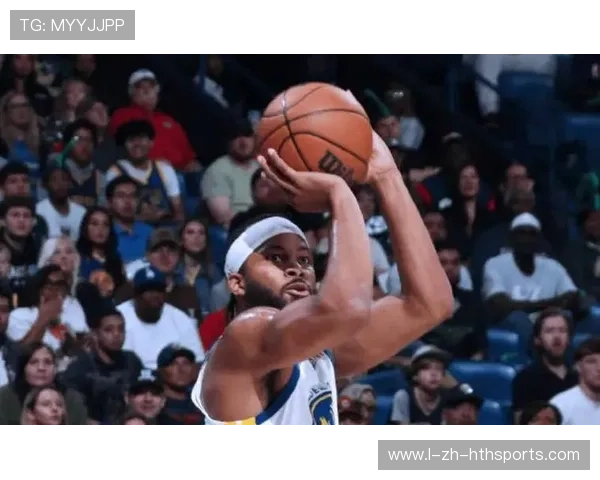 勇士两大核心闪耀全场！穆迪与波斯特联手限制布克，攻防全能稳固空间彰显冠军之风