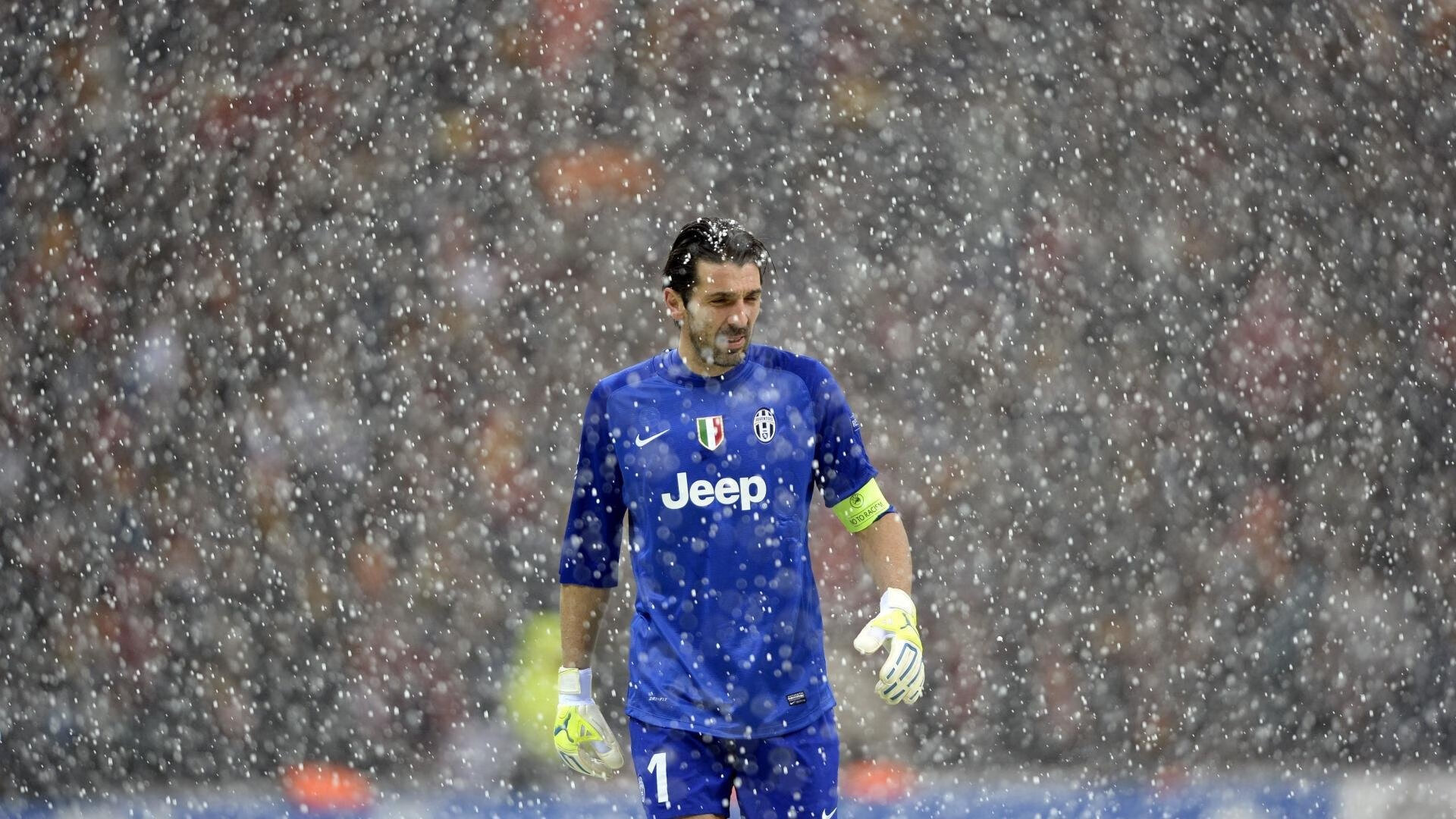 华体会app下载-霍勒迪连砍三双雄鹿防守效率提升,霍勒迪最佳防守