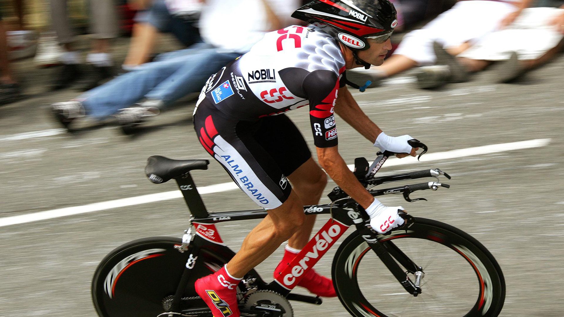 华体会平台-一声巨响,撕裂母亲的世界